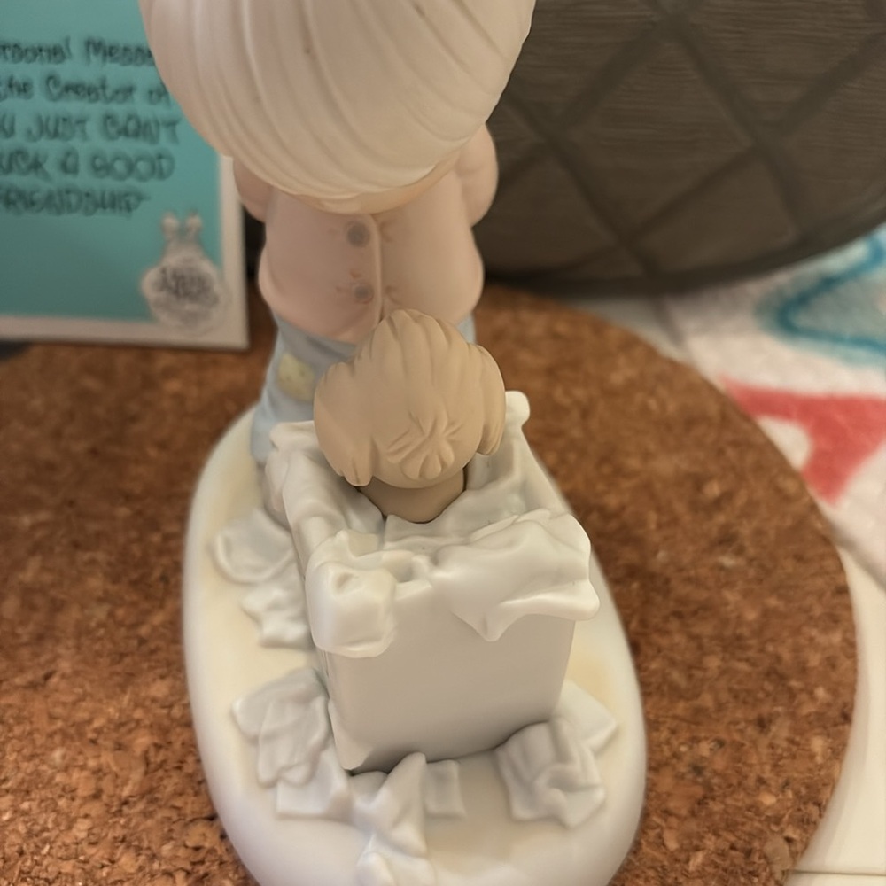 Precious Moments Members Only Figurine “You Just Can’t Chuck A Good Friendship” - Picture 3 of 6